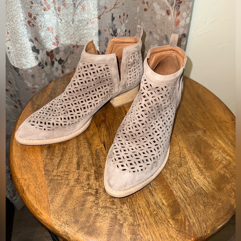 Jeffery Campbell mules